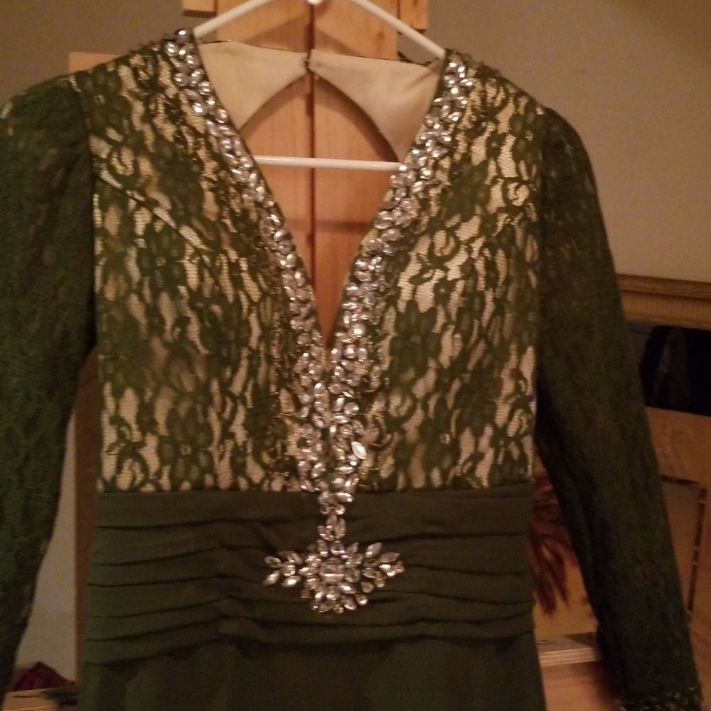 Custom gown - Picture 4 of 5